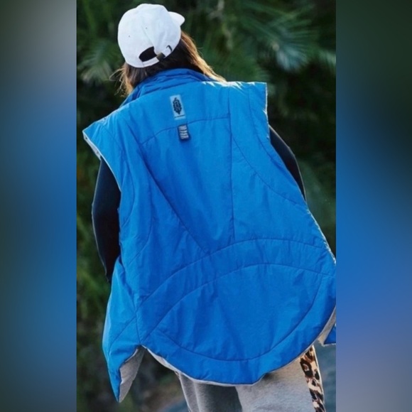 Jackets & Blazers - NWT Free People Movement Slalom Vest
Stellar Blue
Large